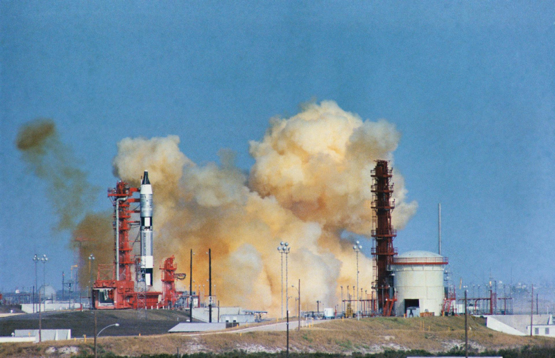 A huge plume of smoke backdrops the launch pad after the automatic shutdown of the engines aborted the launch on 12 December 1965